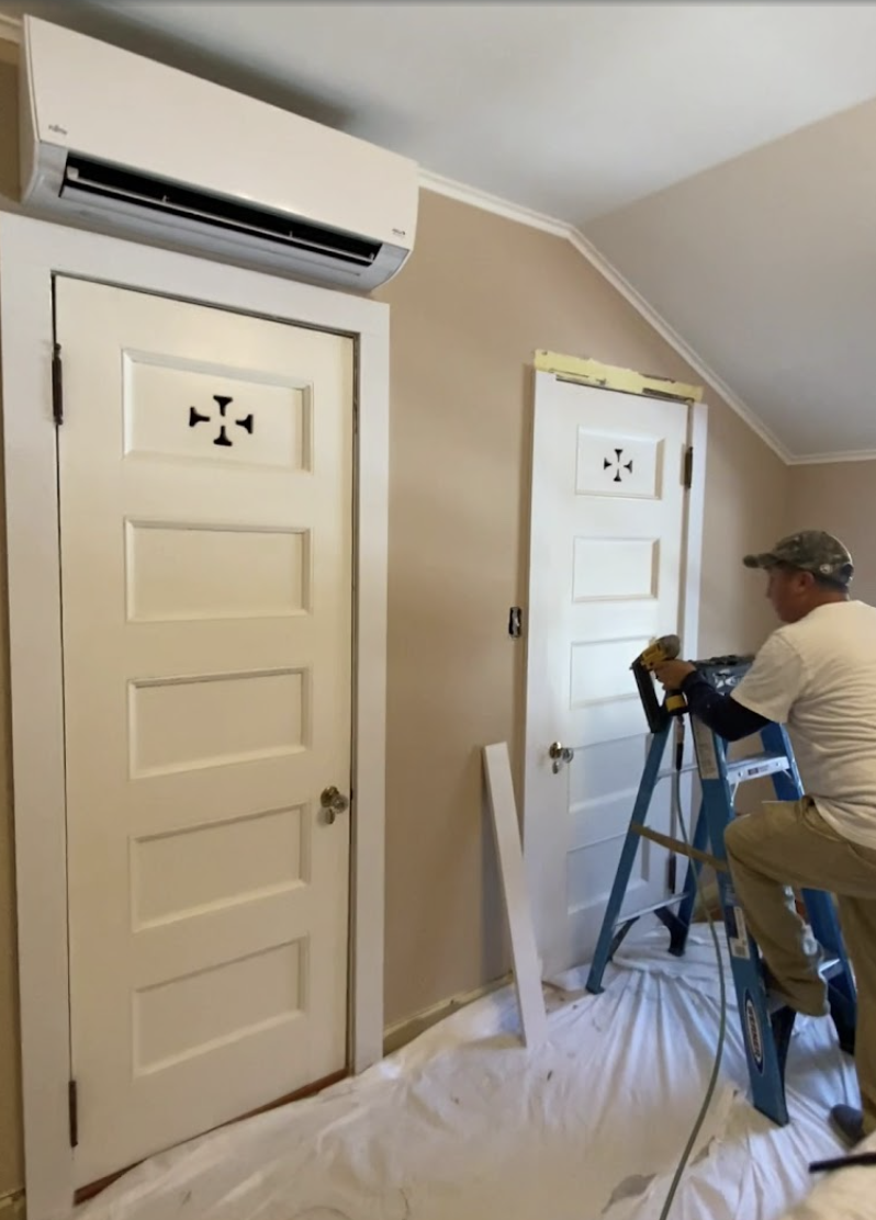 Craftsman fitting trim around an interior door